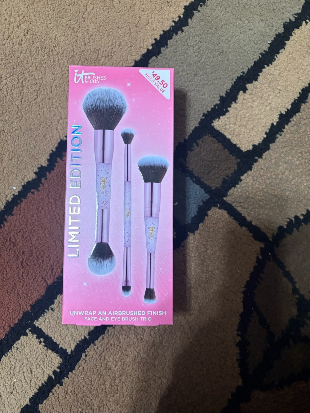 NIB It cosmetics Limited Edition Pink and Silver Face & Eye Brush Trio